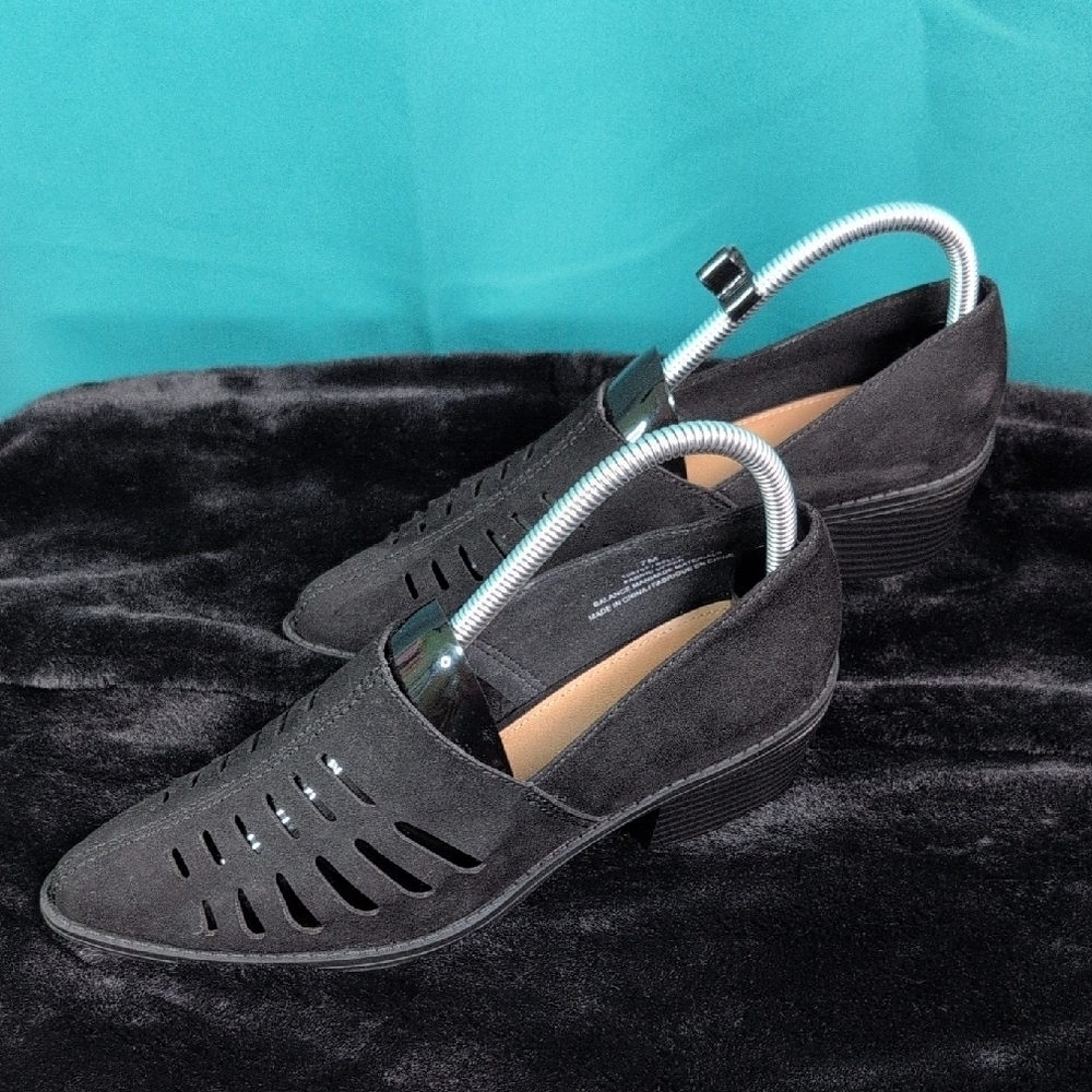 Maurices Black Heels with Suede Material,‎ Size 7. Excellent Condition